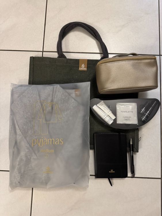 NEU - Emirates FIRST CLASS SET Nr. 2 (Neuf avec emballage d'origine) à ...