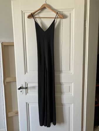 Weicher Jumpsuit in schwarz 