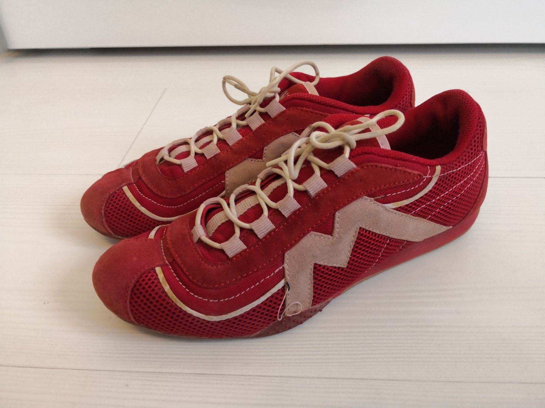 Mango Damenschuhe: 🤩MANGO STOFF-LEDER-SNEAKER ROT-WEISS – Gebraucht aus Olten von Naja-Twins-Twins 1