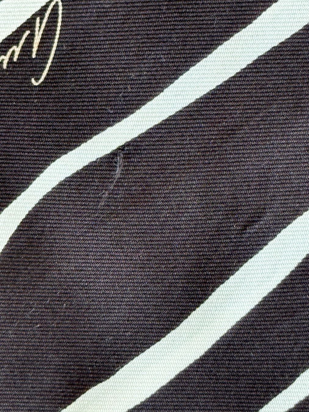 Gucci Foulard & Sciarpe: Gucci Seidenschal mit Logo-Design – Usato da Wermatswil venduto da dominance 5
