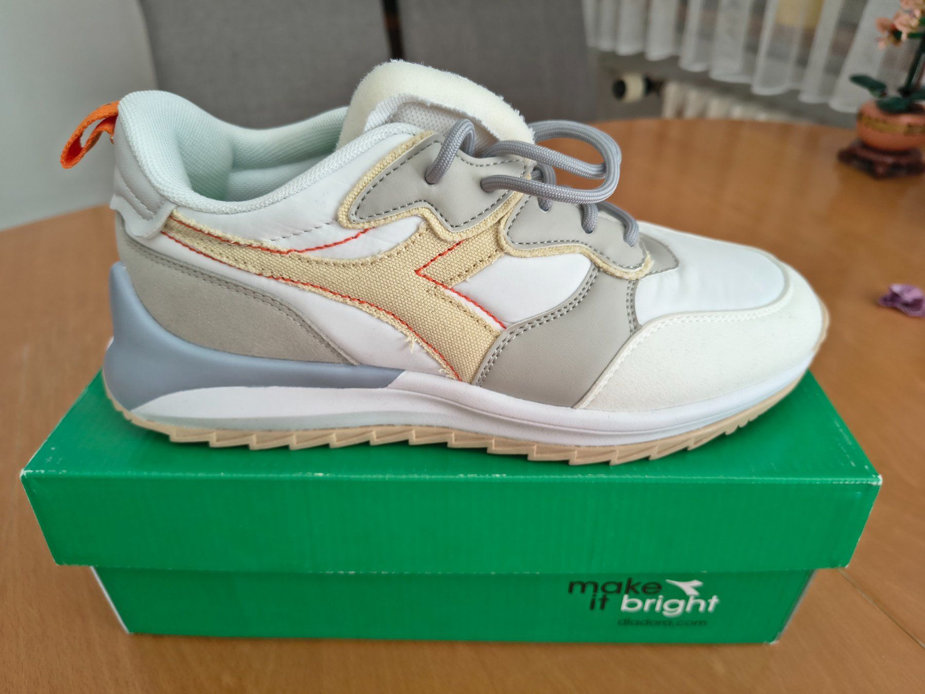 Diadora Scarpe da donna: Sneaker Diadora, Grösse 39, Neu. – Nuovo (secondo la descrizione) da St. Gallen venduto da Ovi777