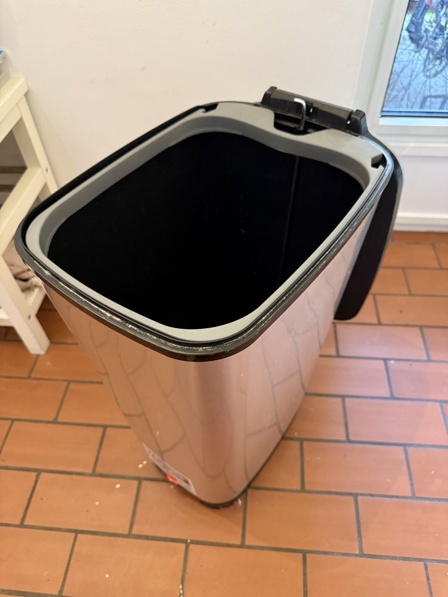 Cestini per rifiuti: Abfallcontainer / Abfall 60L / 35L – Usato da Pfaffhausen venduto da flaviajunqueira 2