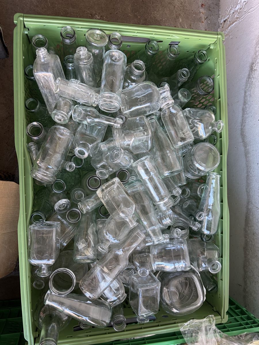Bicchieri: Glass bottles - different sizes and shapes – Usato da Oberglatt ZH venduto da Sara.paolo