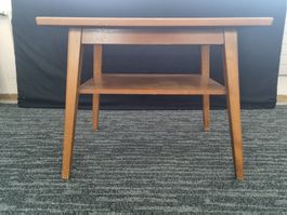 Holztisch / Beistelltisch mit Ablagefläche