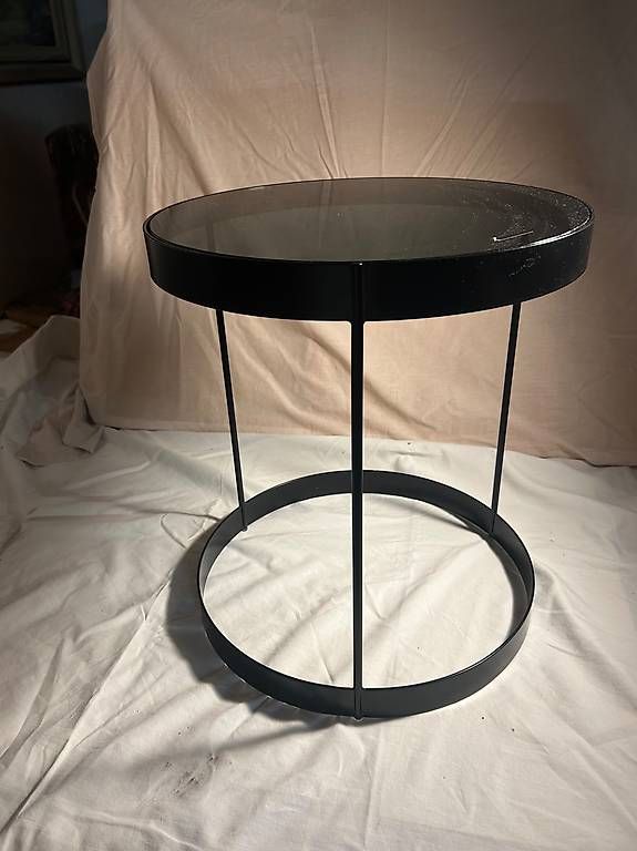 Tables: table basse ronde noir – D'occasion à Préverenges par lud_dk87 2