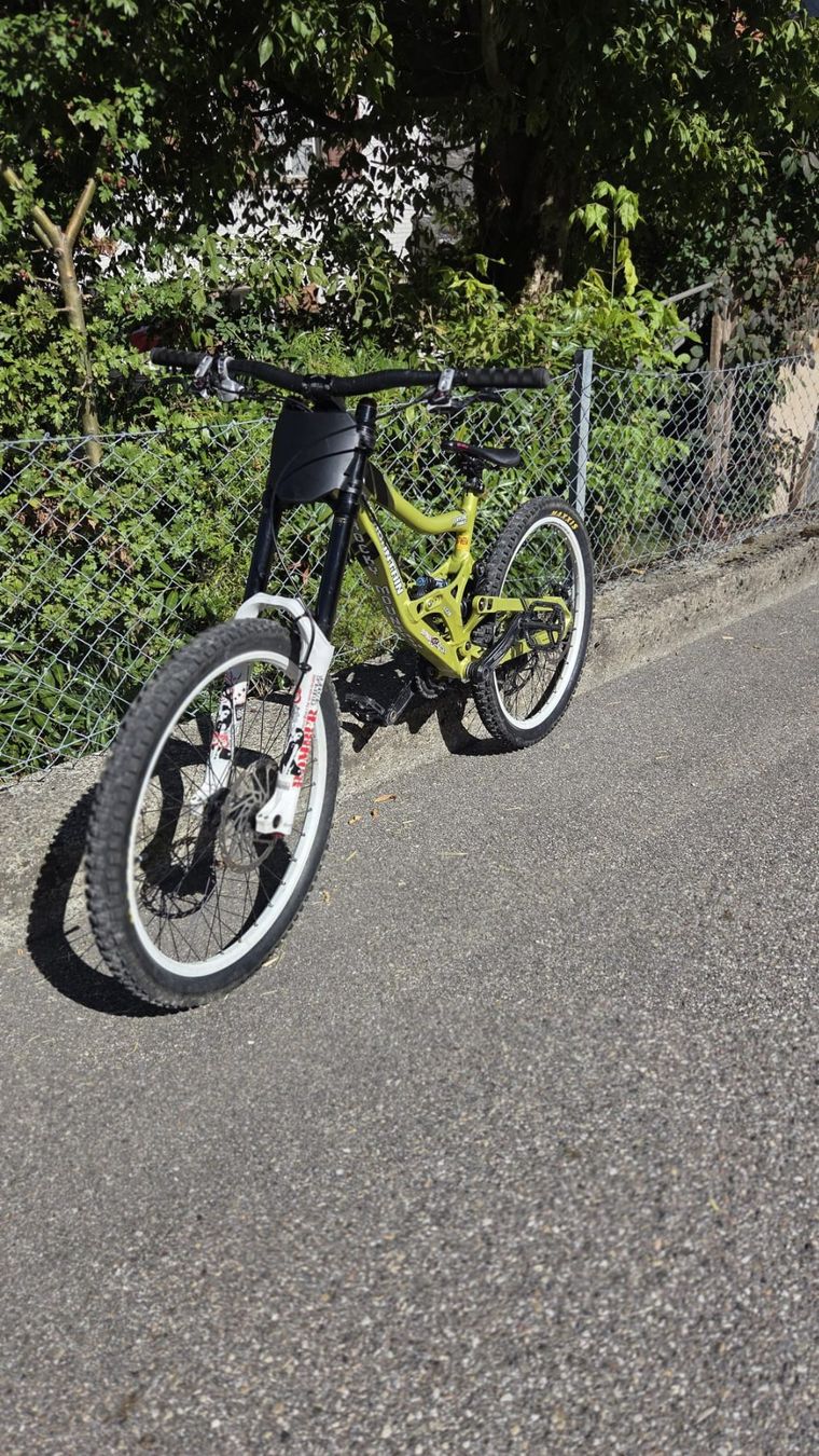 Rocky Mountain Bicycles Biciclette: Rocky Mountain Downhill – Usato da Wasen im Emmental venduto da Reco74