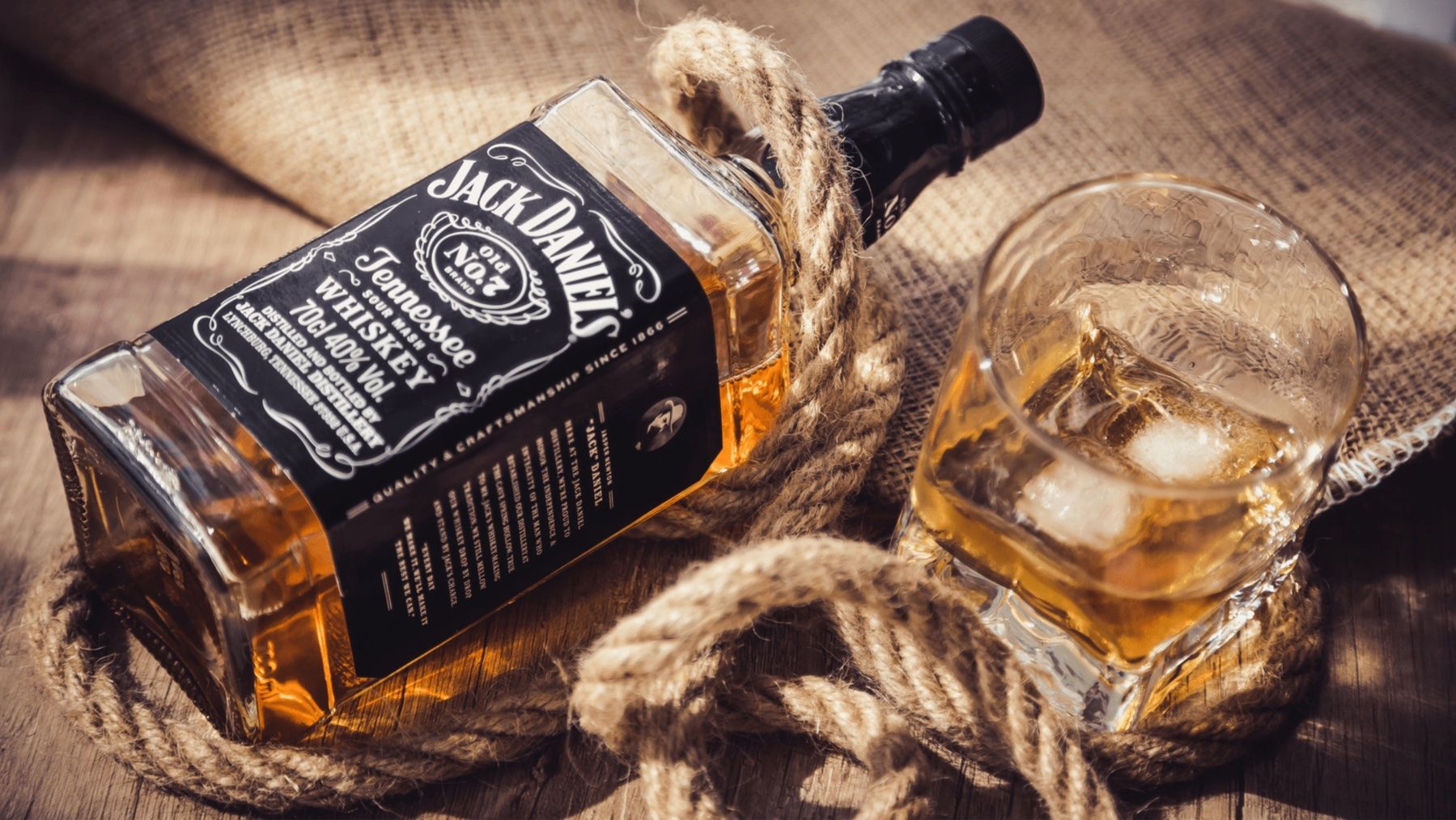 Jack Daniels Spiritueux: Jack Daniel's Tennessee Whiskey Alk.40vol.% 0,7l – Neuf avec emballage d'origine à Bülach par StoreInShop.com 1