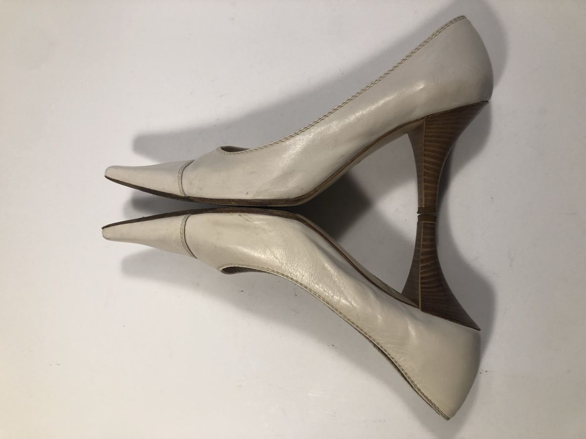 Scarpe da donna: Echtleder Pumps Creme von John Grey Gr. 40 – Usato da Bern venduto da Etzy 4