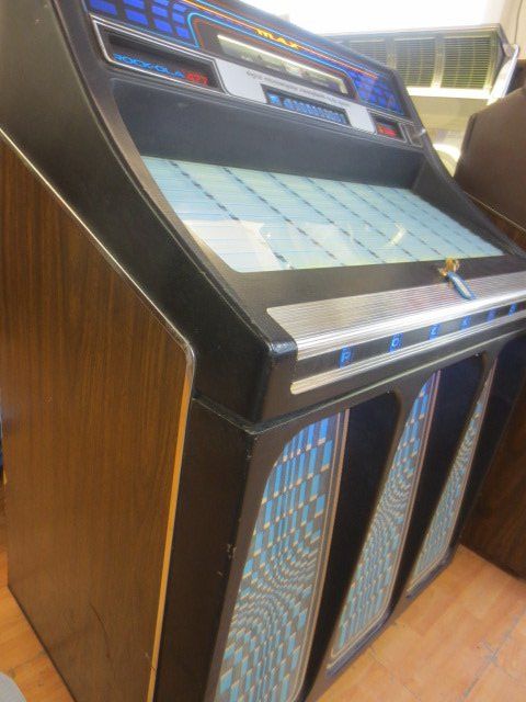 Rock-Ola Jukebox: Jukebox Max Revidiert – Usato da St.Gallenkappel venduto da Spielautomaten 1