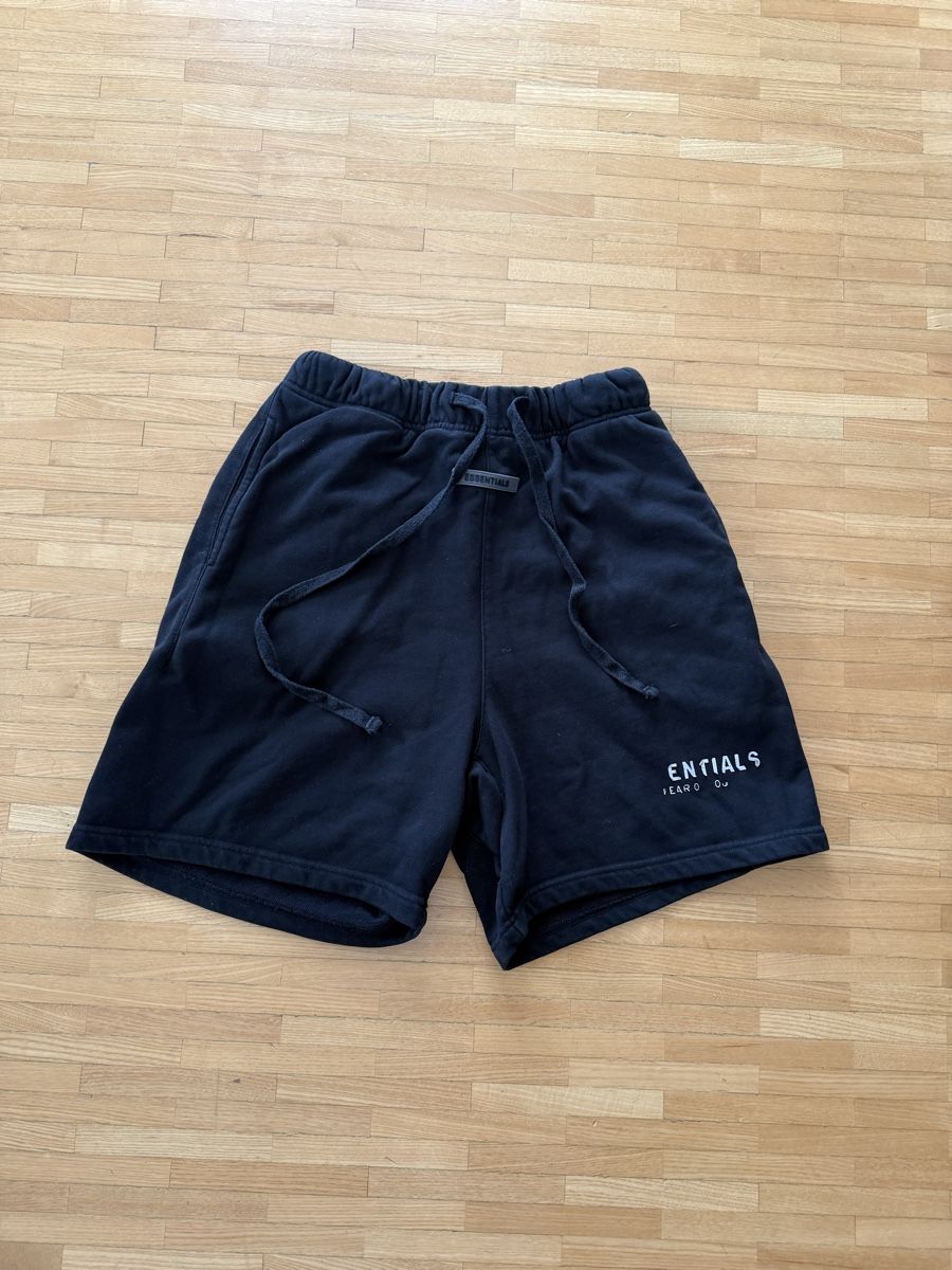 Hosen: Essentials Hose Grösse L – Gebraucht aus St. Gallen von LeonMatteon1879