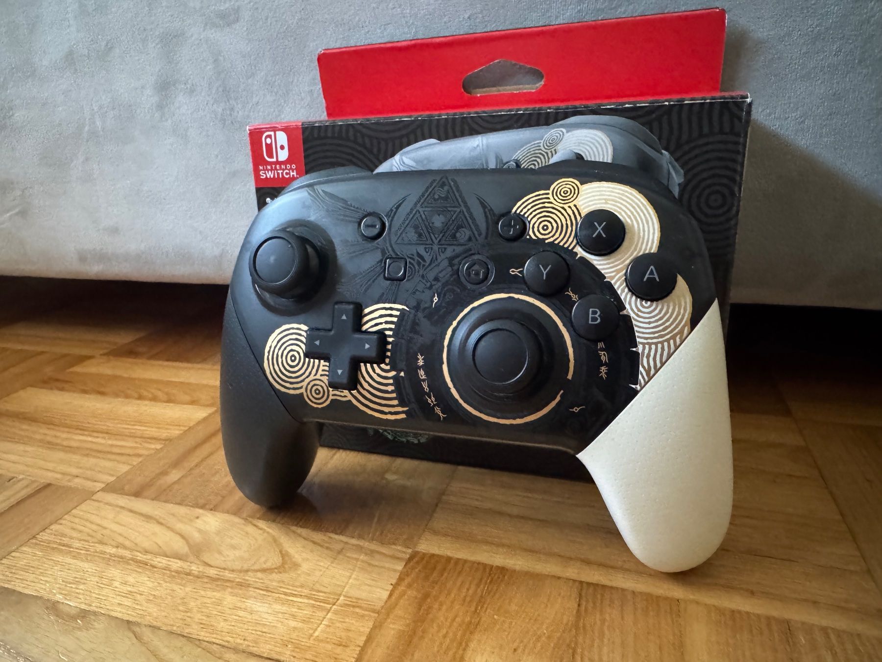 Nintendo Controller: Nintendo Switch Pro Controller Zelda Edition – Usato da Aadorf venduto da putzfeeconylinde888 1