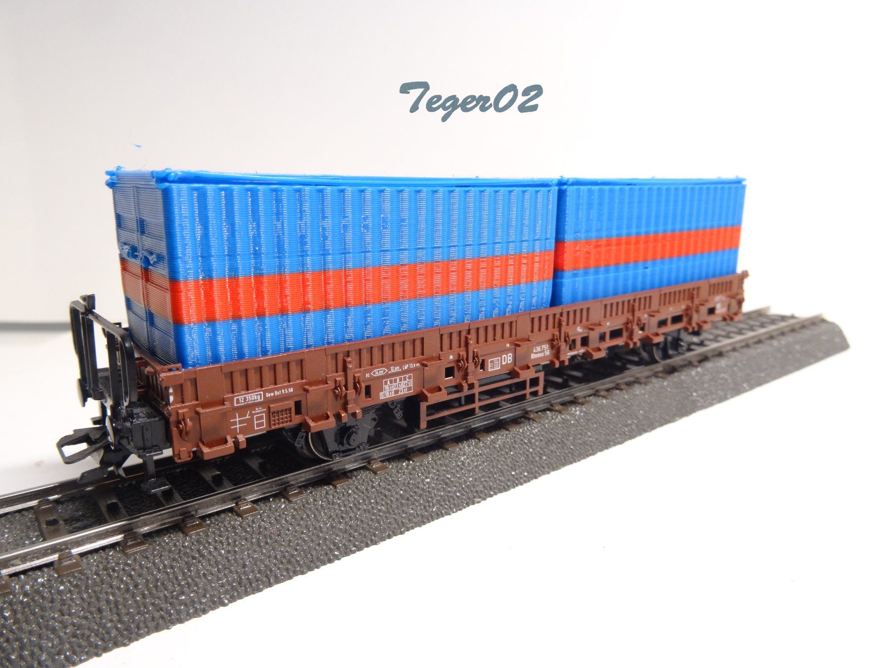 Märklin Modellini di ferrovie: Märklin. H0 46072 Güterwagen mit Container – Usato da Hochdorf venduto da Teger02