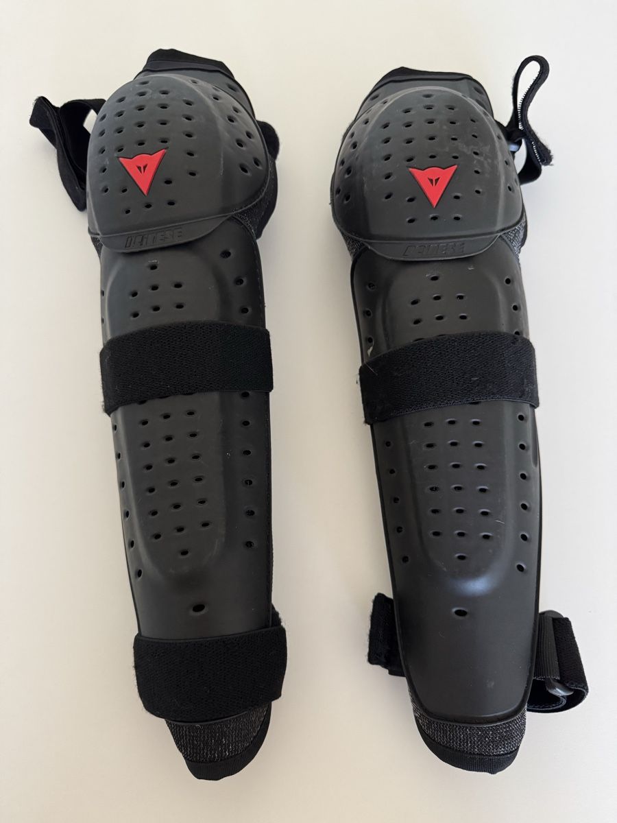 Schutz & Schoner: Dainese Knee v E1 knee pads – Neu (gemäss Beschreibung) aus Henniez von ROCKZILLA