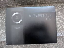 Olympus PEN E-P7 Kit  Silver  OVP / wie neu