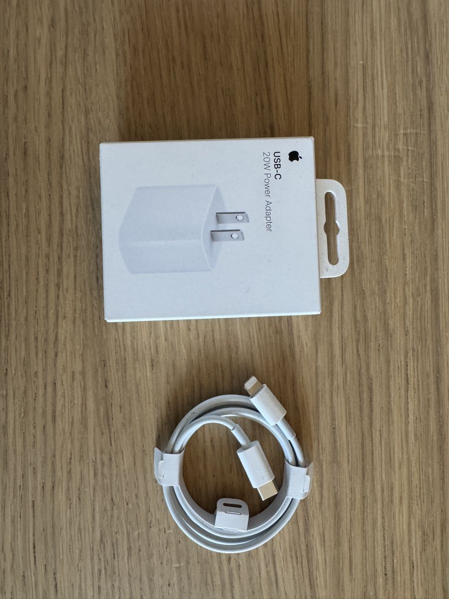 Apple Lecteurs & Adaptateurs: Apple US-Steckertyp (Typ A) inkl. Kabel – Neuf (Voir description) à Oberarth par ben_8gn2