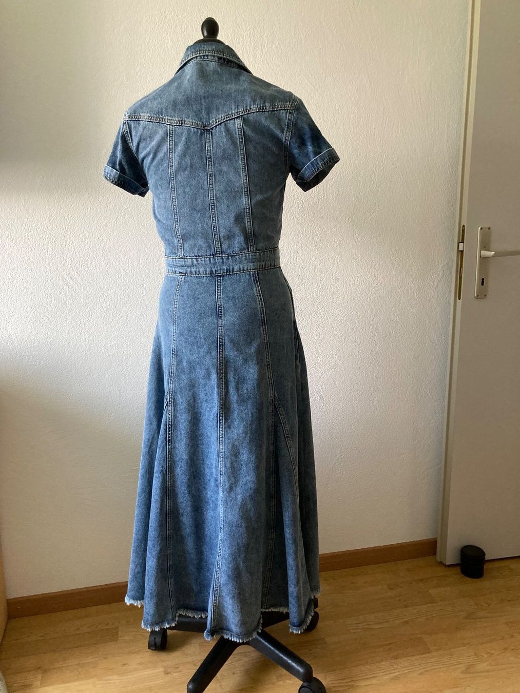 Vestiti: Premium Jeanskleid Coster Copenhagen – Usato da Samedan venduto da chickenrun01 1