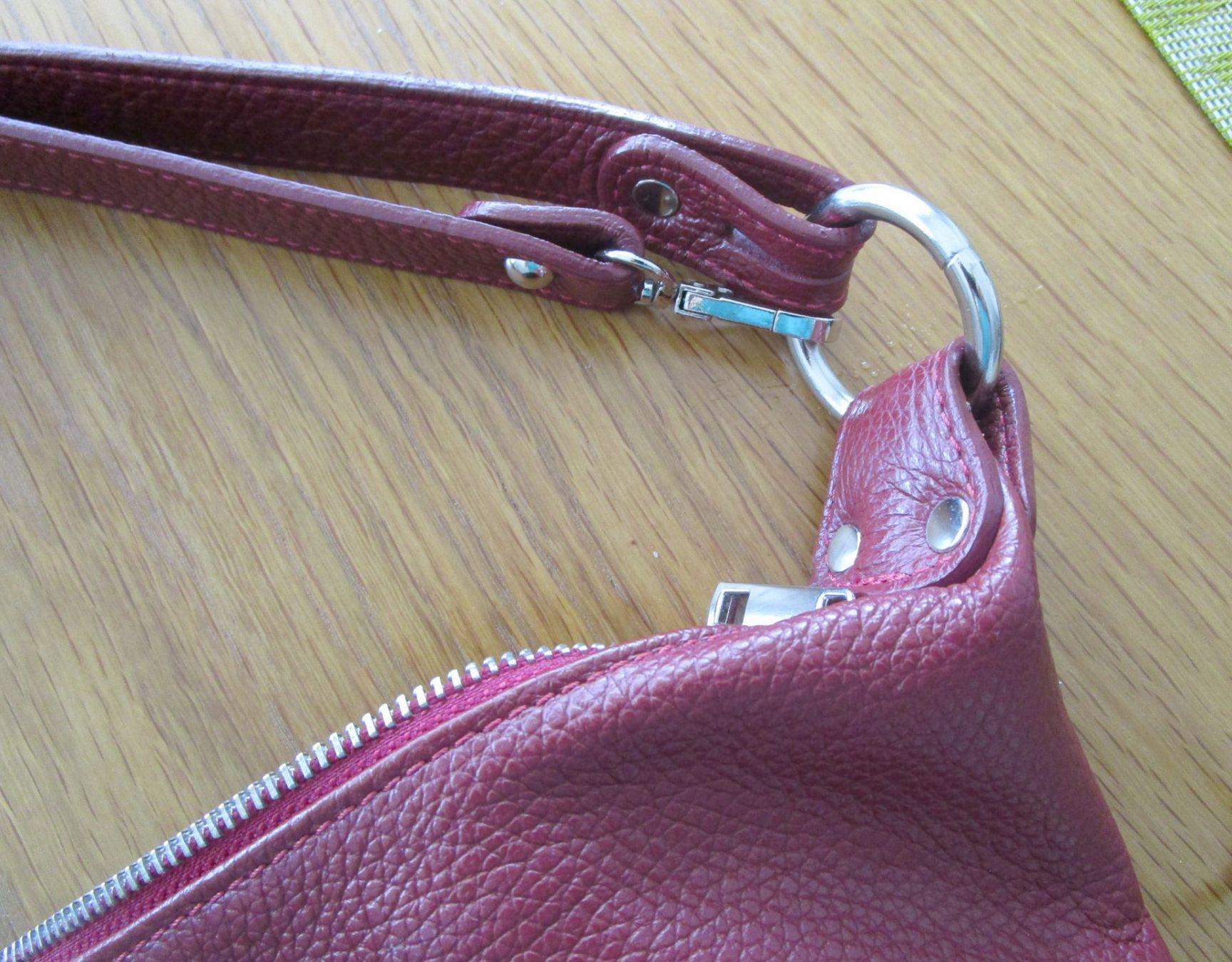 Borse da donna: Rote Moon Bag Lederumhängetasche – Usato da Luterbach venduto da Evbu 8