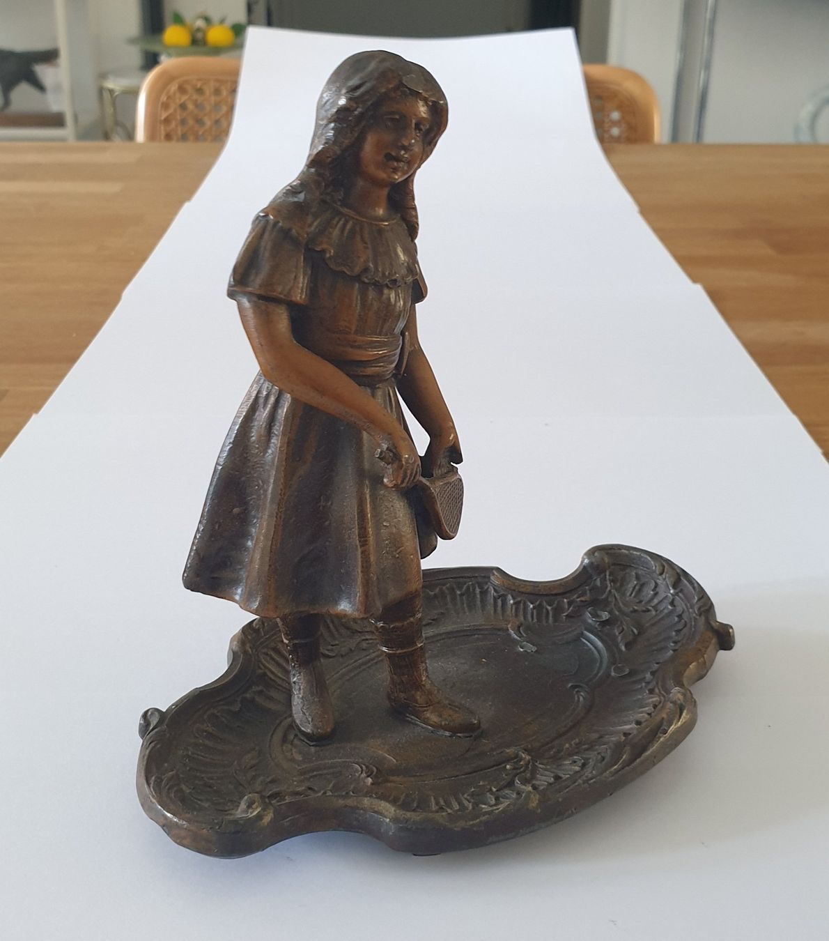 Sculture & Statue: ANTIKE SCHALE ODER  ABLAGE MIT MÄDCHEN  JUGENDSTIL – Usato da Locarno venduto da ICARO8
