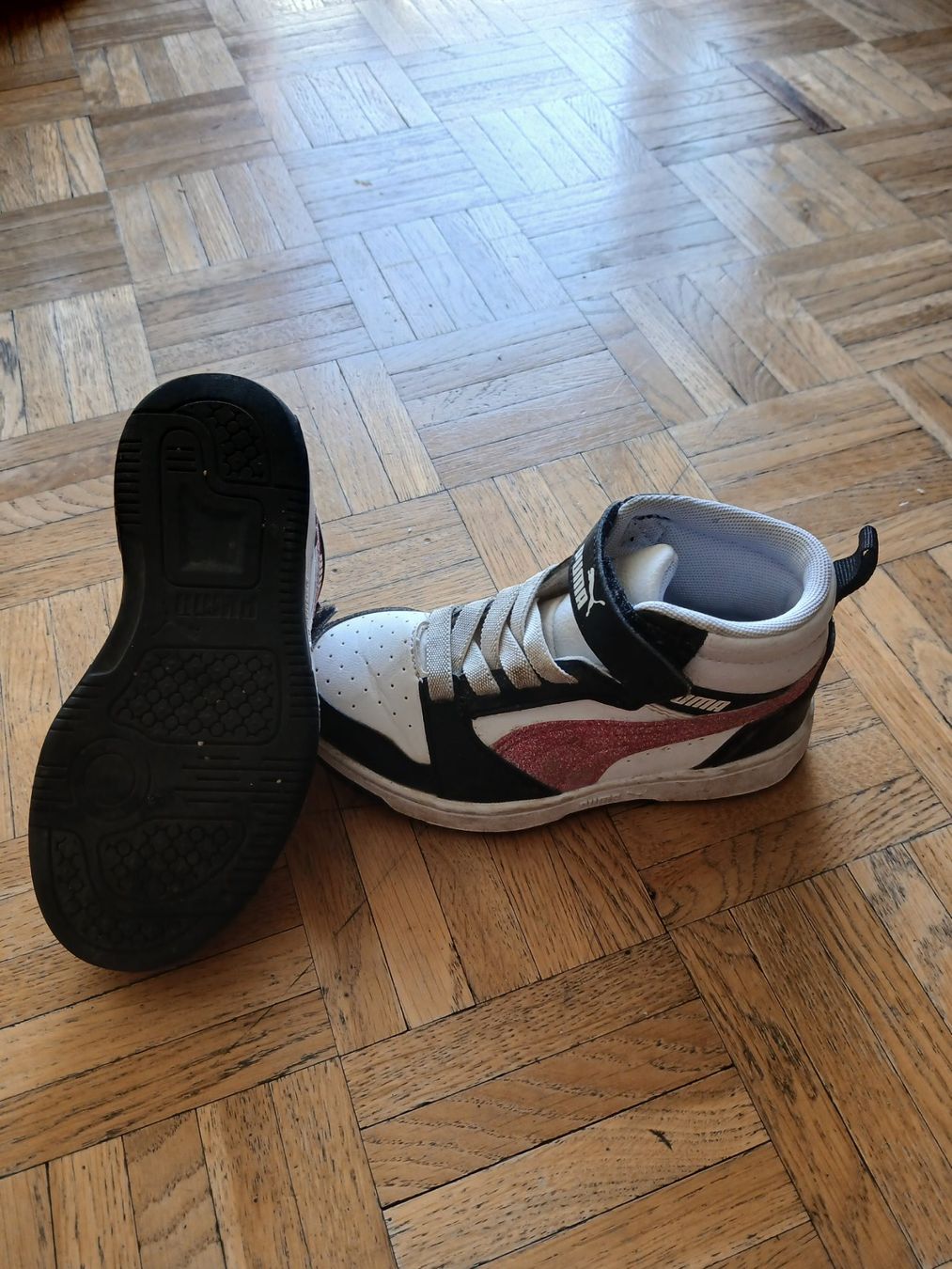 Puma Scarpe per ragazze: Puma Sneakers, Grösse 28, Klettverschluss – Usato da Wattwil venduto da 9630_Wattwil 1