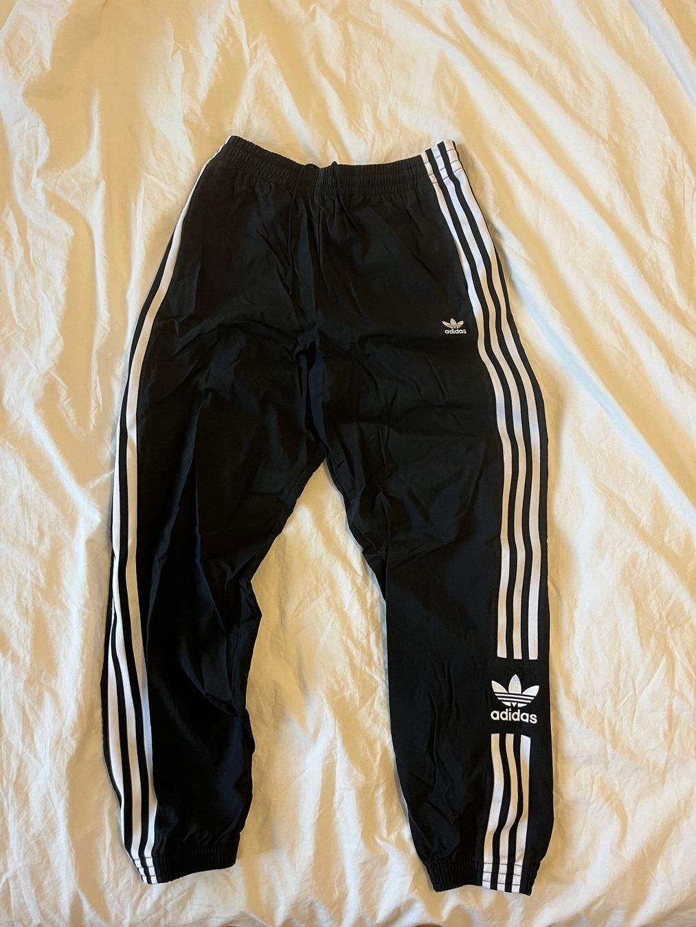 Adidas Pantaloni: Trainerhose Adidas – Nuovo (secondo la descrizione) da Zürich venduto da hello.paulene