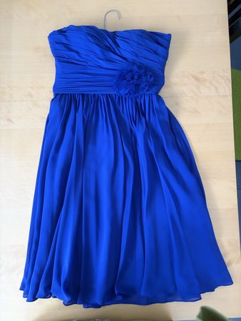 Abendkleid blau Grösse 36 trägerlos mit Blumenapplikation
