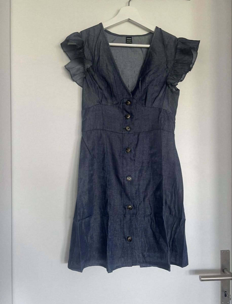 Vestiti: KLEID UNGETRAGEN GRÖSSE M – Nuovo e nell'imballaggio originale da Dübendorf venduto da ali_g7p8