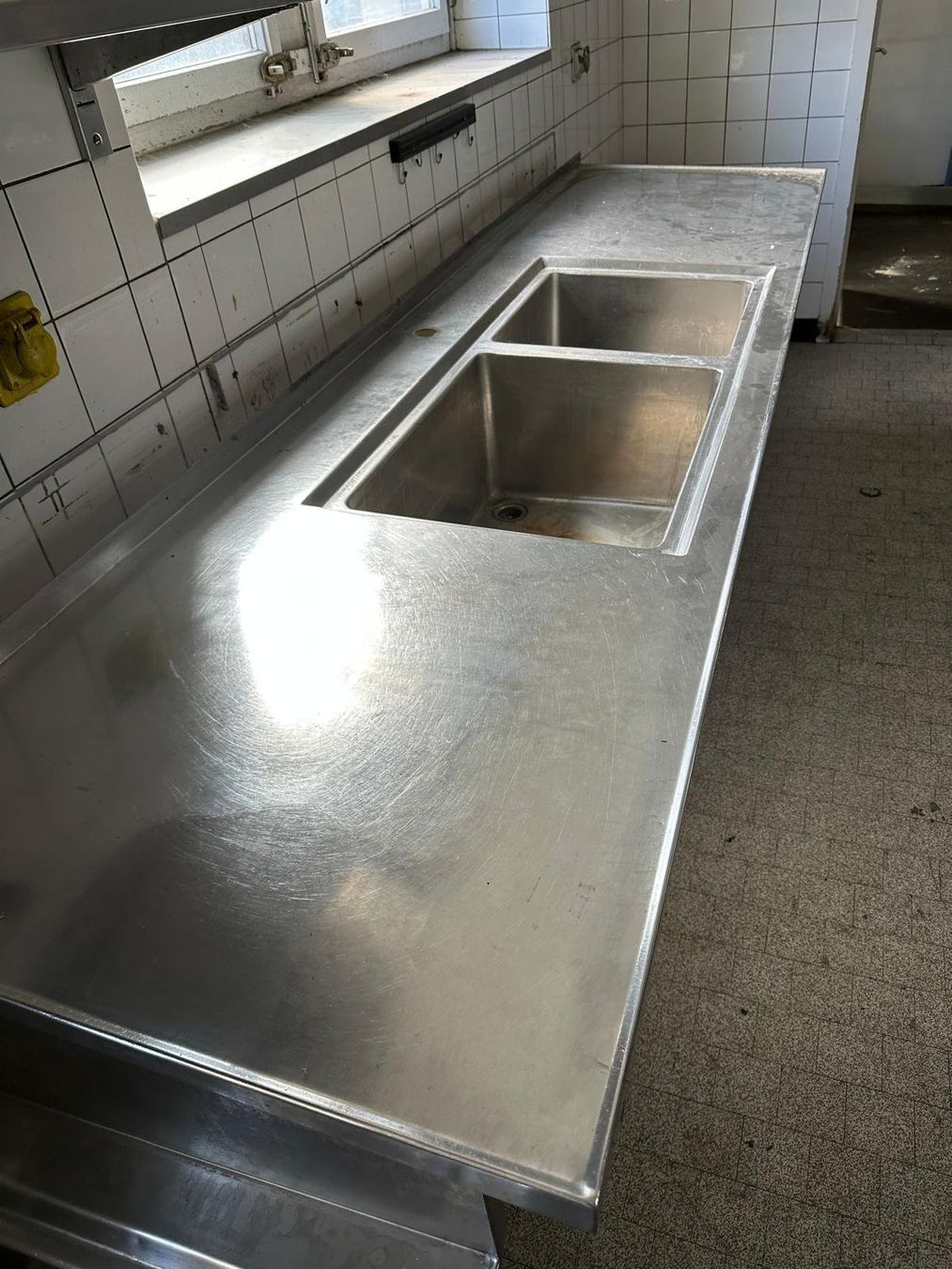 Spülbecken & Waschbecken: Gastro Spühltisch – Gebraucht aus Spreitenbach von Space_X