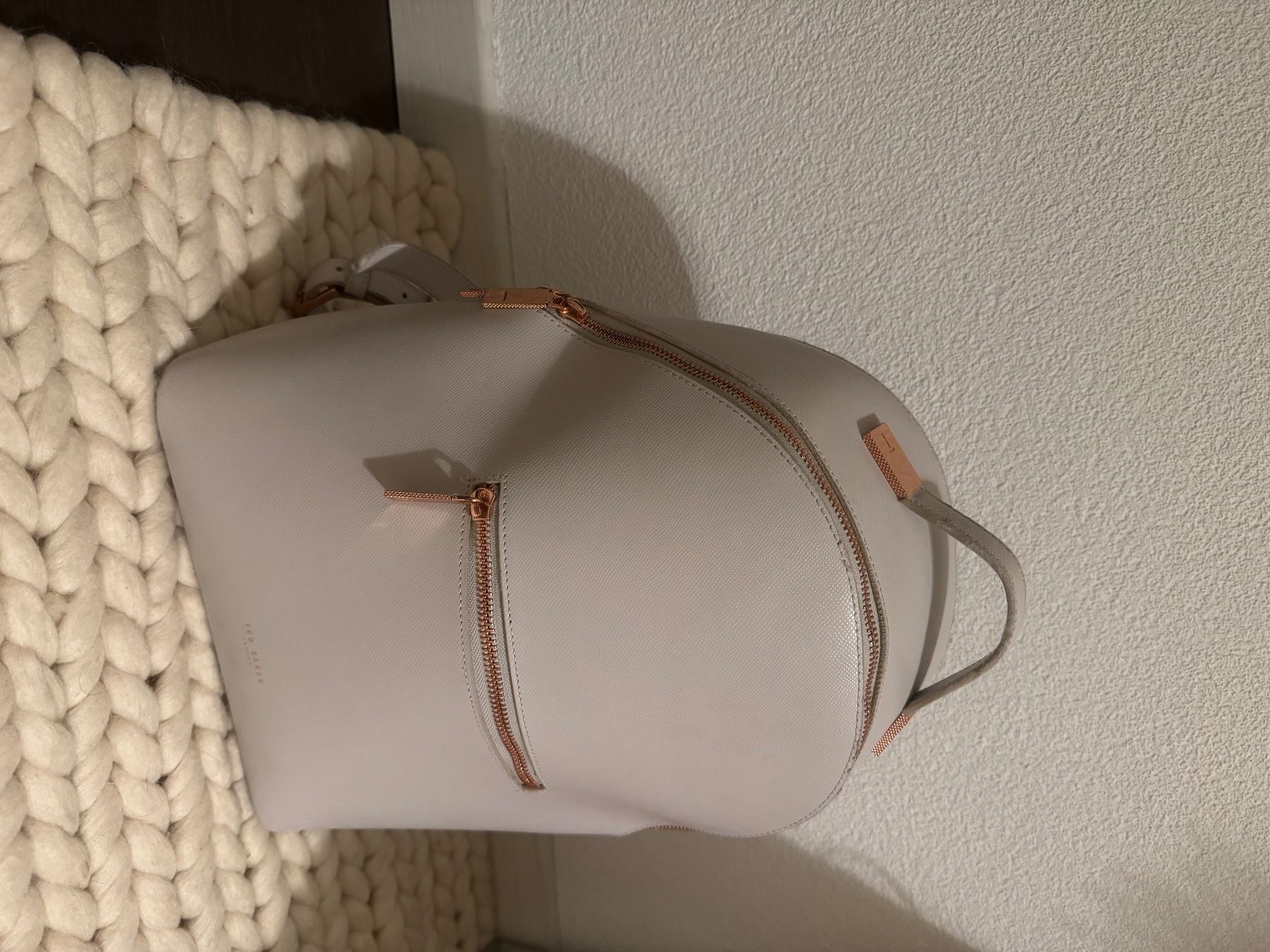 Zaini: Sac à dos Ted Baker gris clair – Usato da Granges-Paccot venduto da snowdi
