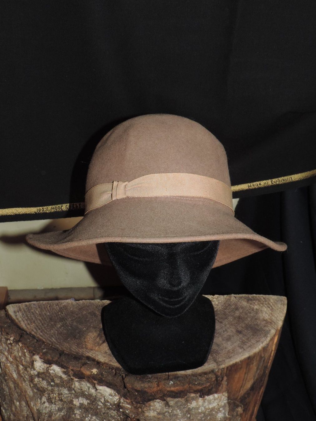 Copricapi, berretti & cappellini: chapeau brun gris – Usato da Genève venduto da Axelle333