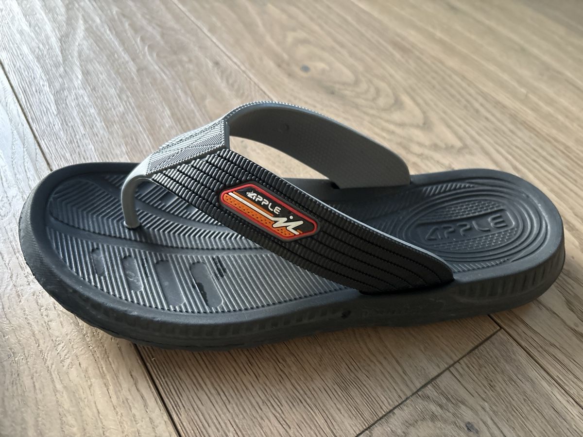 Scarpe da uomo: Flip-Flops Marke APPLE Grösse 41 Schwarz/6 – Usato da Appenzell venduto da babet01 2