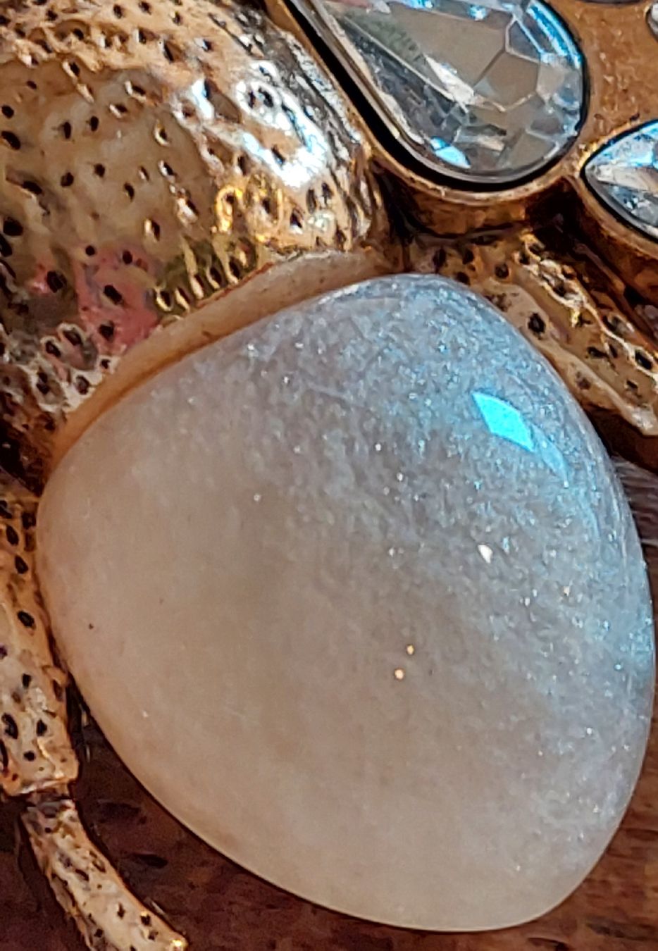 Spille & Fermagli: Hübsche goldfarbene Biene Brosche mit Strass – Nuovo (secondo la descrizione) da Oberwil BL venduto da Kukkaniitty 3