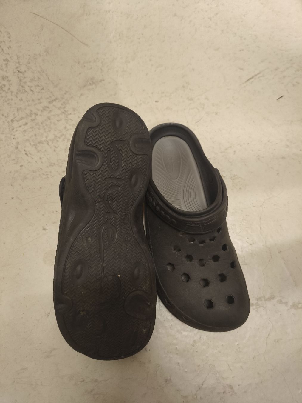 Scarpe da uomo: Clogs Ventur schwarz Kunststoff gebraucht – Usato da Bern venduto da wefound 2