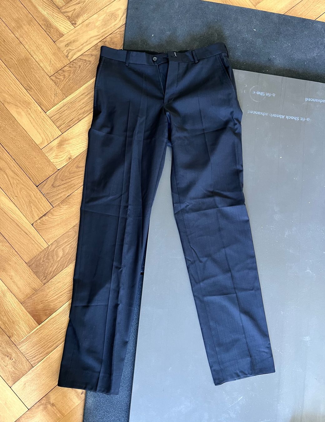 Esprit Pantaloni: Anzugshose schwarz / Esprit / US 34/34 / D 98 – Usato da Bern venduto da The_One_Salesman