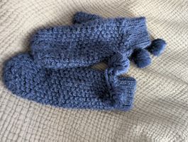Fäustlinge gestrickt blau mit Bommeln guter Zustand