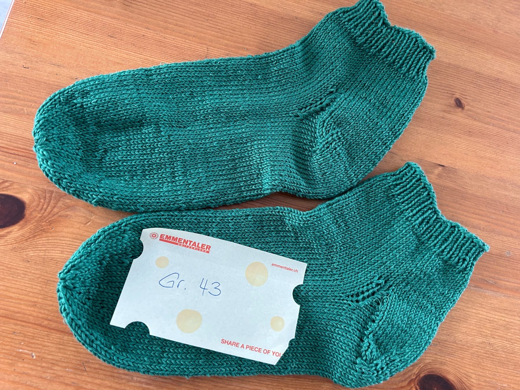 Calze: selbstgestrickte Herrensocken Gr. 43 Sneacker – Usato da Obergösgen venduto da Andre118