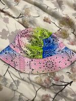 Bucket Hat mit Bandanamuster