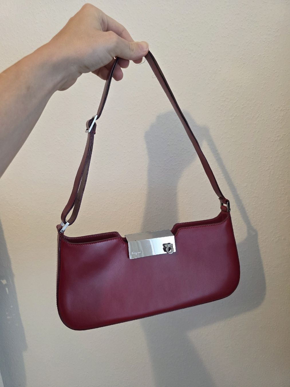 Salvatore Ferragamo Taschen für Damen: Salvatore Ferragamo Schultertasche – Gebraucht aus Luzern von juli.star 2