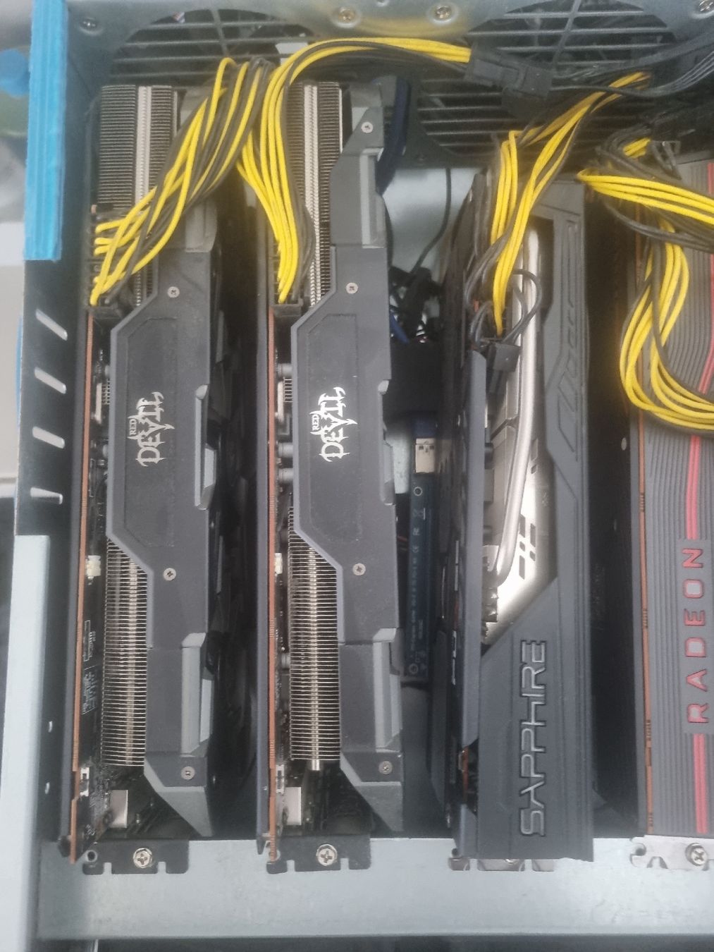 Amd Cartes graphiques: Gpu server / 6 x grafikkarte – D'occasion à Zürich par zumGO 3