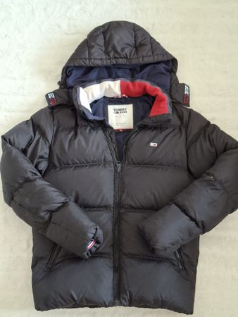 Doudoune matelassee Tommy Jeans noire avec capuche,