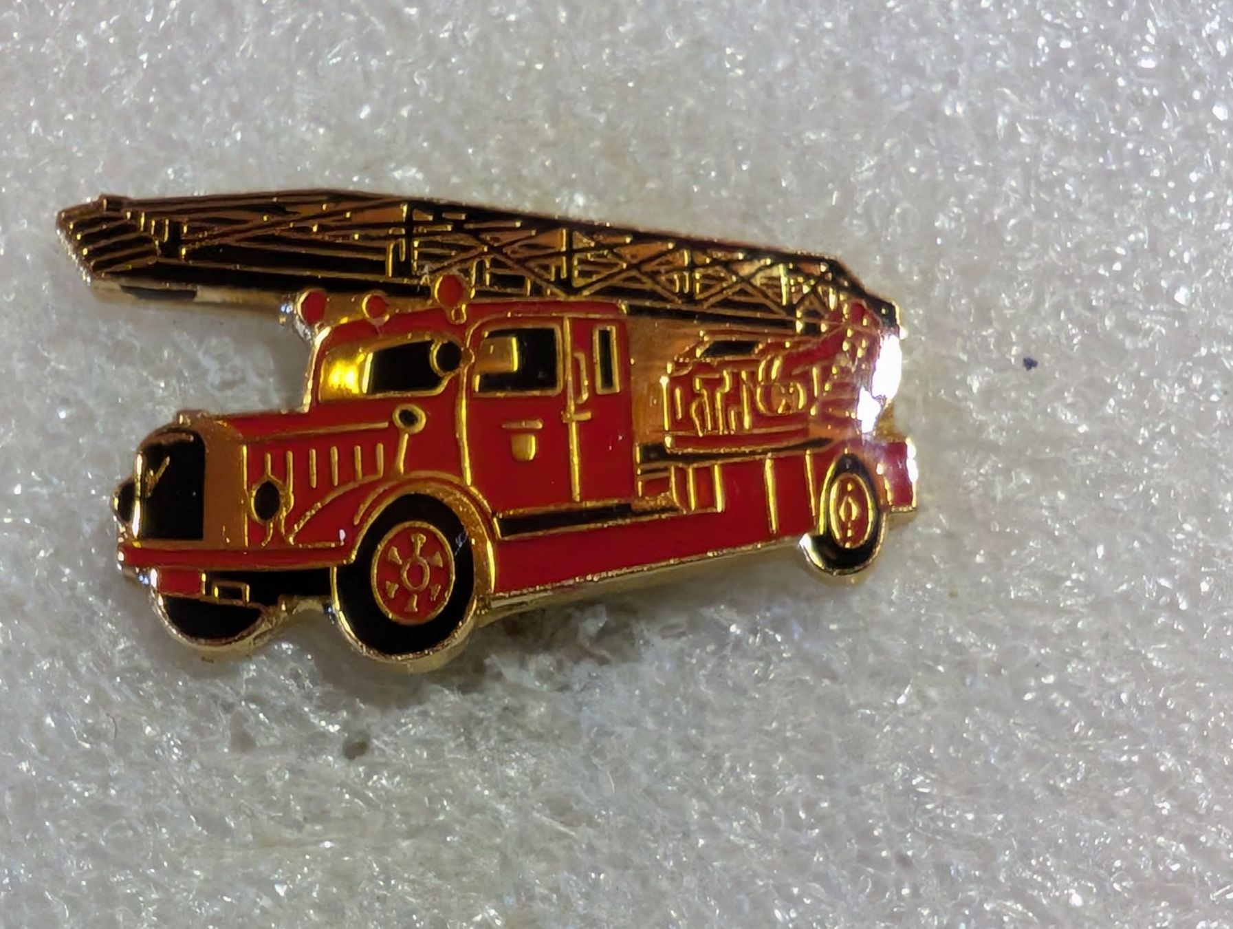 Placchette & Badge: Ansteckpin 127: Feuerwehrauto – Usato da Oppligen venduto da Pin-Fall-Shop