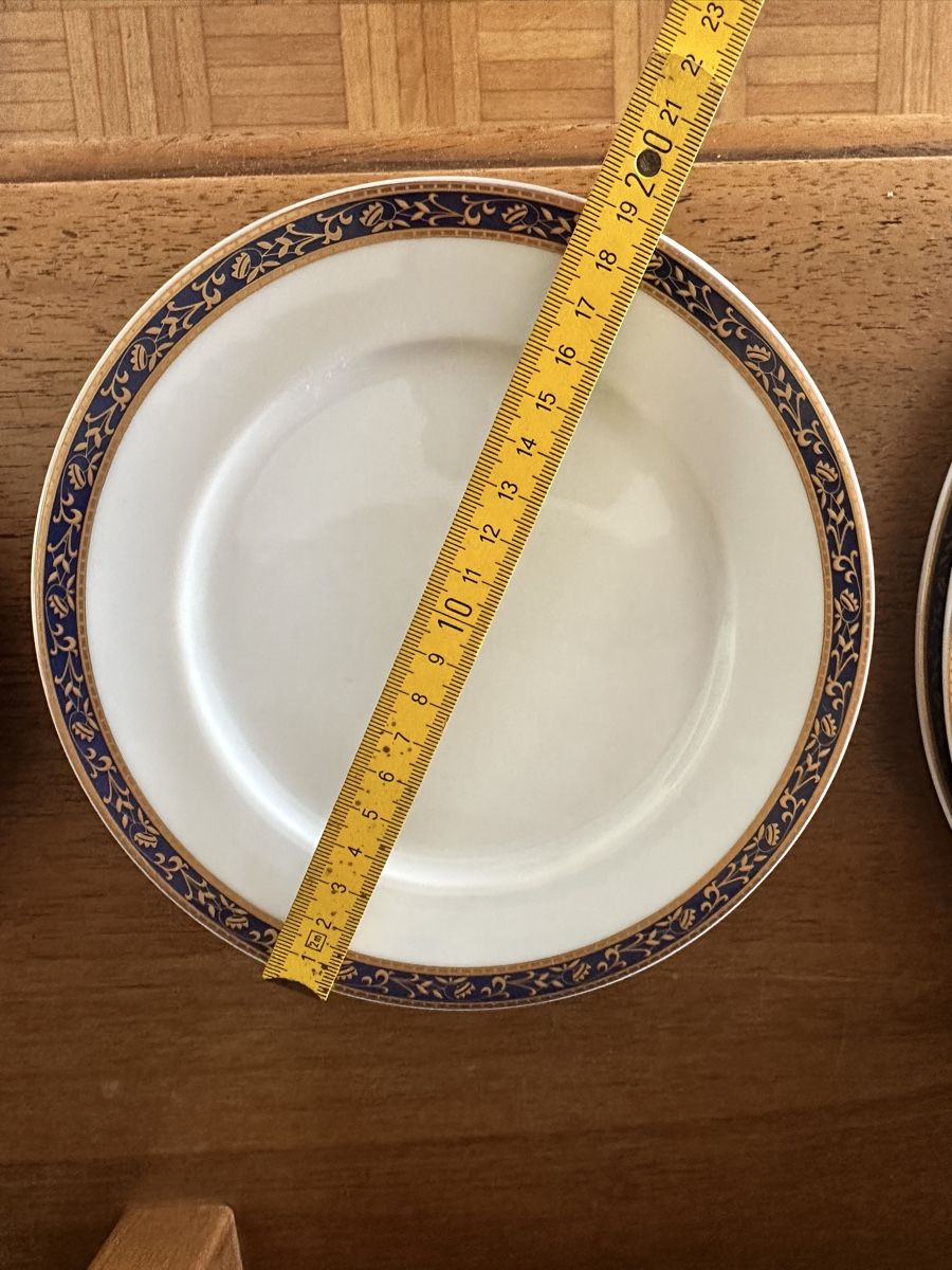 Set di piatti: 4er Geschirrset mit schönem Rand – Usato da Grüningen venduto da DomegaStore 3