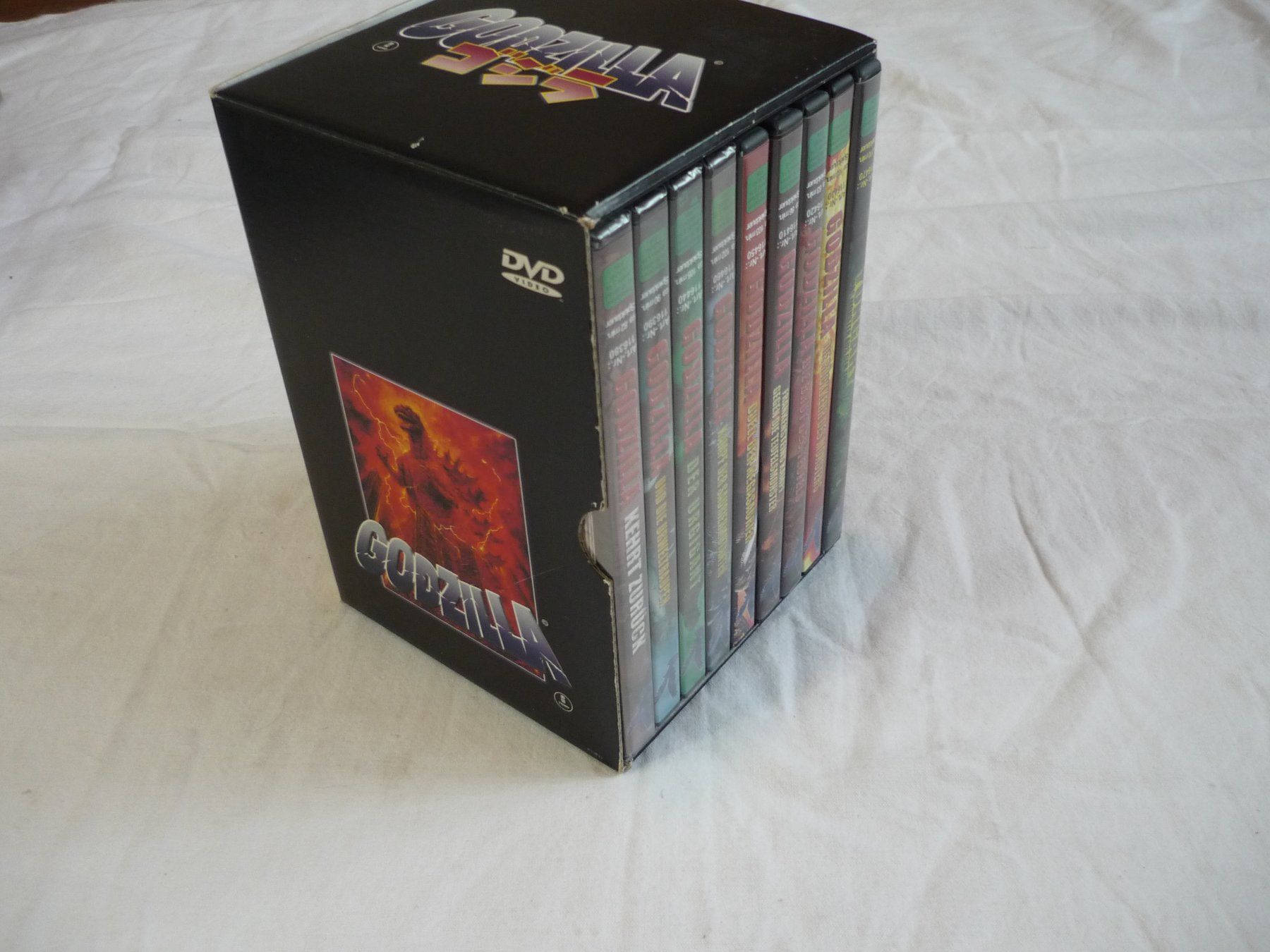 Tutti i DVDs: 9 DVD Box Rarität - Godzilla – Usato da Beringen venduto da Flatretriever