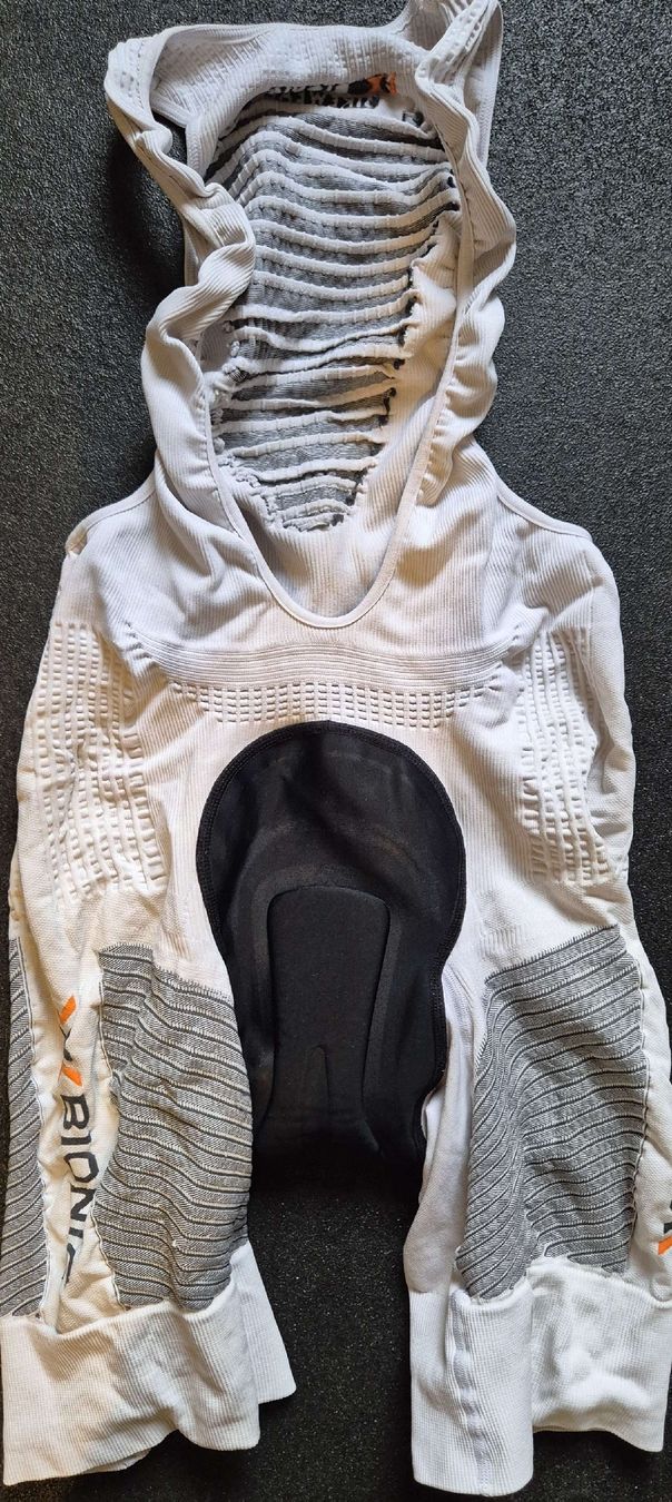 X-bionic Pantaloni: Radhose X Bionic Weiss/Schwarz gebraucht, Grösse M – Usato da Chur venduto da olipue 1