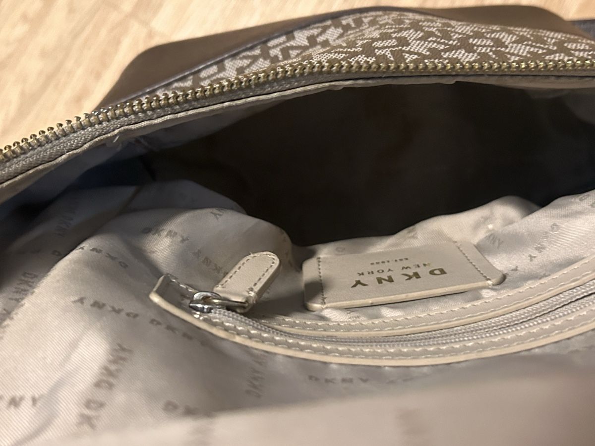 DKNY Zaini: DKNY Rucksack Handtasche, braun, Canvas – Usato da Nebikon venduto da icon.vintage 4