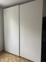 Armoire blanche avec portes coulissantes bon état
