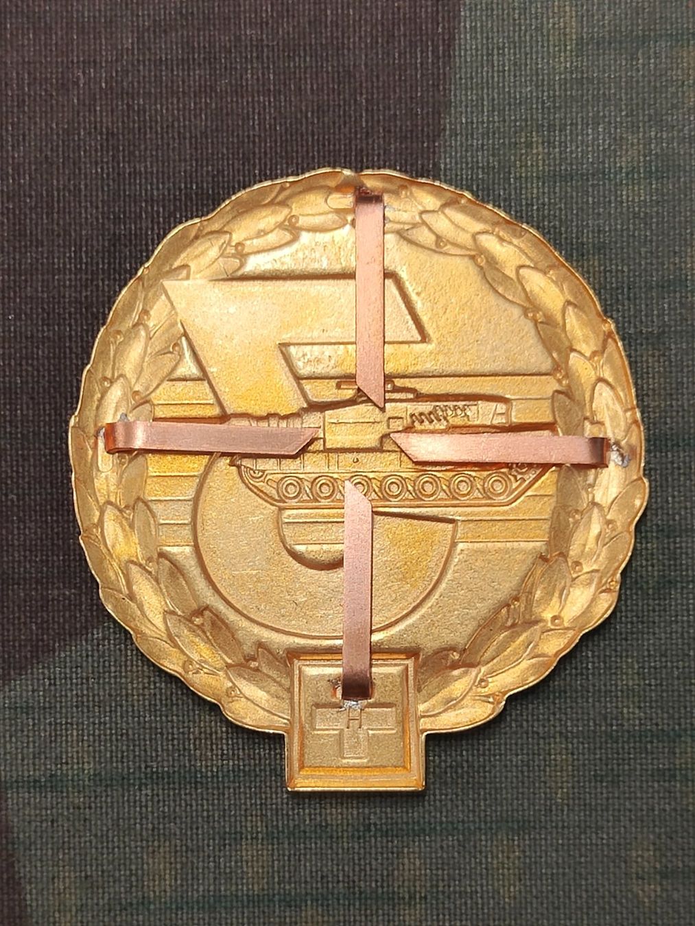 Schweizer Armee Plaketten & Abzeichen: Béretemblem Panzerbrigade 3 Goldkranz – Gebraucht aus Bauma von SwissMilitaria 1