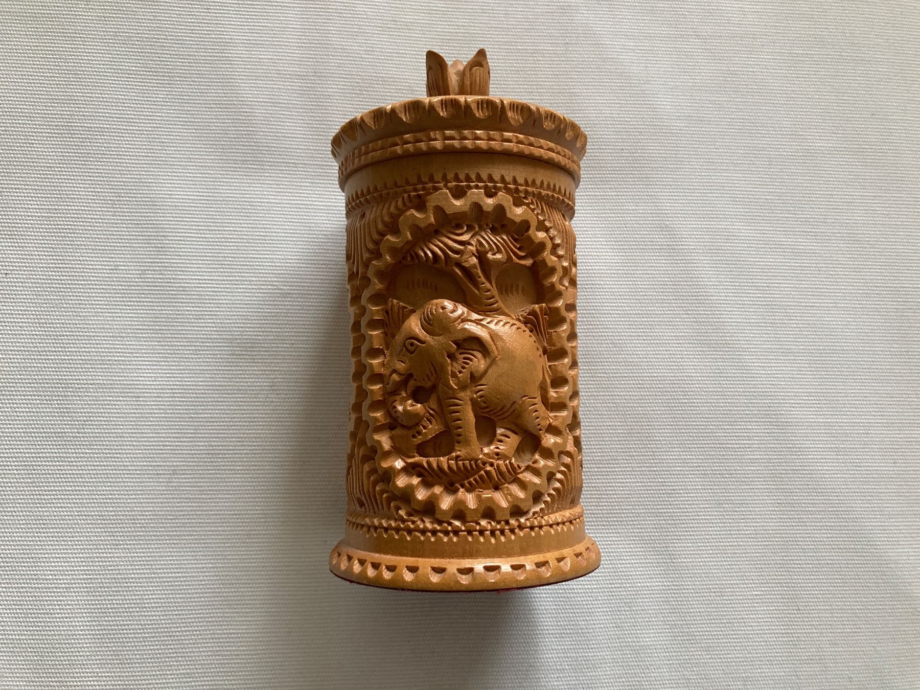 Küchengeräte: Vintage Handgeschnitztes Holz Dose mit Deckel - Teemühle – Neu (gemäss Beschreibung) aus Küsnacht ZH von PLZoll