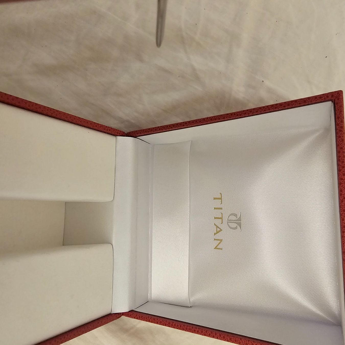 Orologi: Schmuckbox Titan rot mit Logo  antik – Nuovo (secondo la descrizione) da wolfhalden venduto da 46464646 1