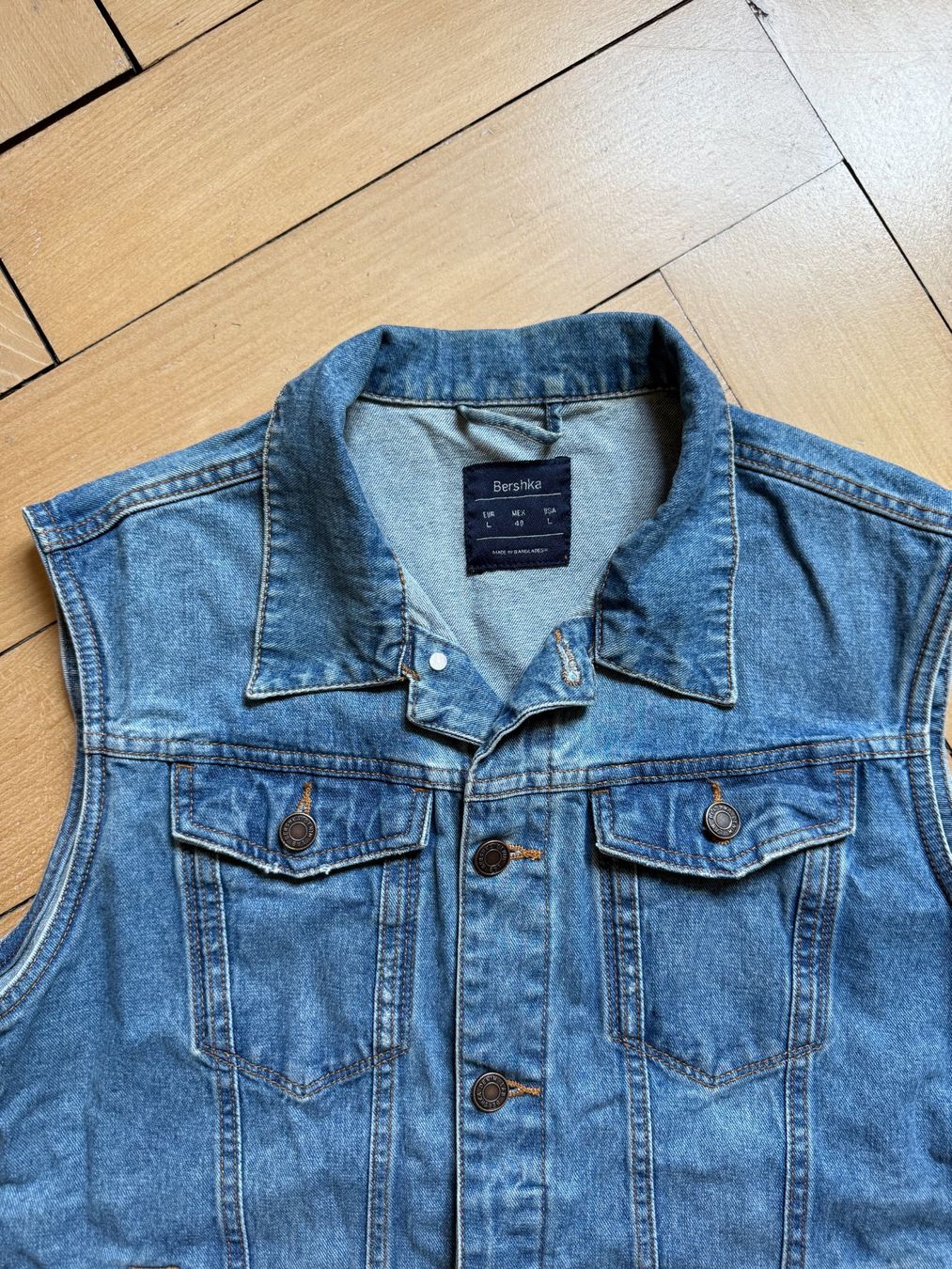 Bershka Gilet & Giacche: BERSHKA - Jeansgilet blau L – Usato da Zürich venduto da Diazaio 1