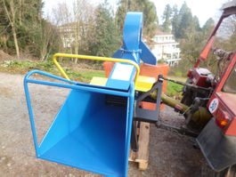 Holzhacker / Häcksler